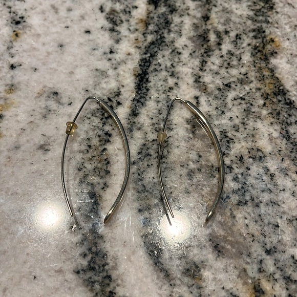 Elegant Gold Earrings - Picture 3 of 3